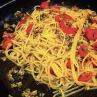 Spaghetti z małżami w stylu włoskim