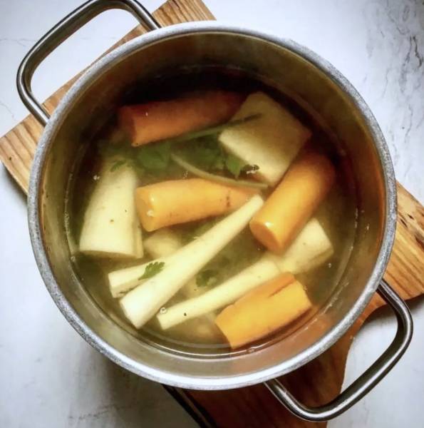 Prosty wywar warzywny na zupy i sosy