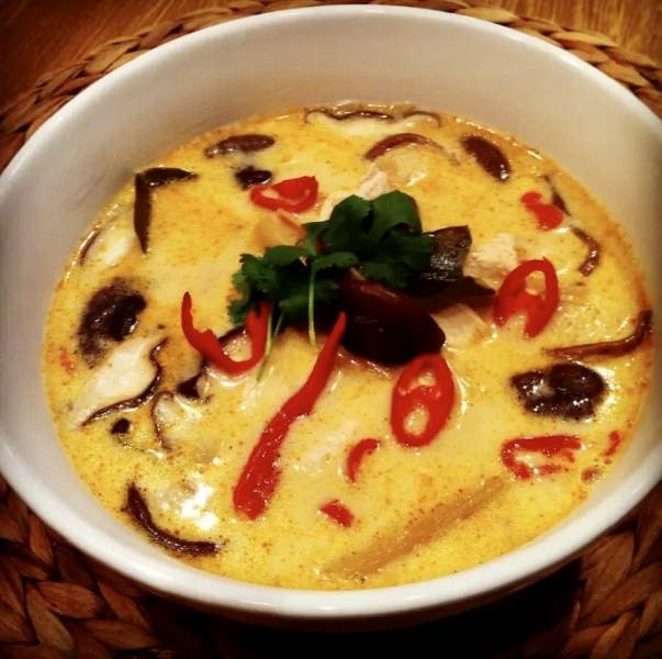 Zupa tajska z kurczakiem galangalowa