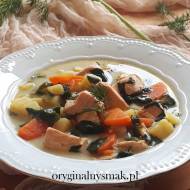 Zupa z łososiem, ziemniakami i szpinakiem
