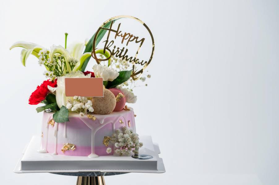 Topper na tort – czym jest i jak go wykorzystać? Poznaj zalety tej dekoracji