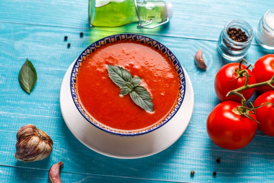 Kremowa zupa pomidorowa z passaty: smakowity przepis krok po kroku