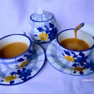 Karak Chai, czyli herbata z mlekiem i przyprawami po arabsku