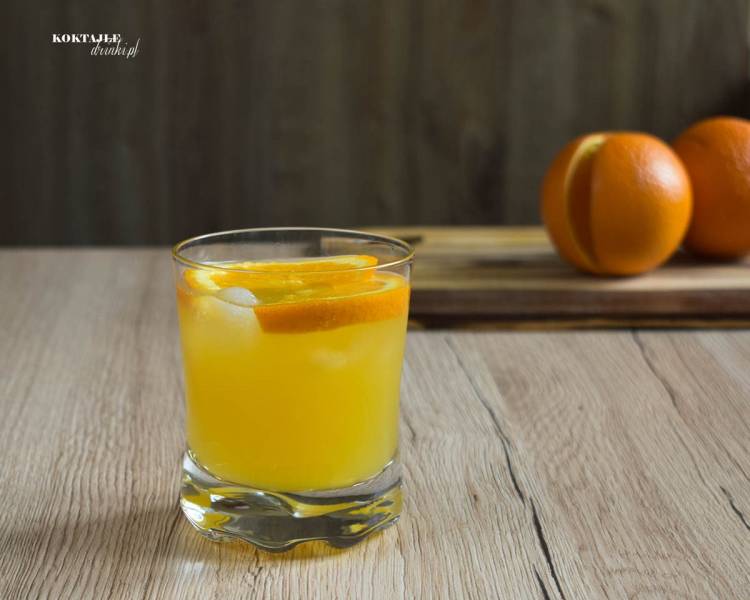 Mithering Bastard - drink z whisky w pomarańczowym barwach