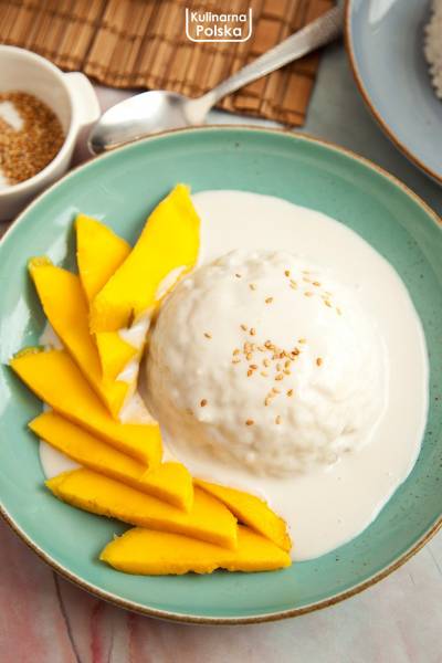 Tajski deser ryżowy z mango i mlekiem kokosowym. Przepis na mango sticky rice