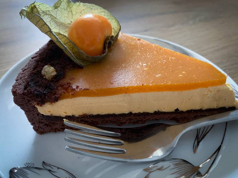 Tarta czekoladowa z kremem pomarańczowym