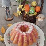 Babka piaskowa z różowym lukrem