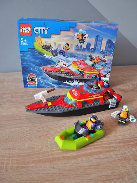 Lego - łódź strażacka