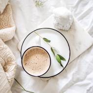 Kawa z imbirem – przepis na orzeźwiający napój z dodatkiem korzenia imbiru
