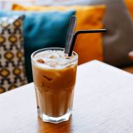 Czym się różni ice coffee od iced coffee?