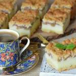 KRUCHE CIASTO Z BUDYNIEM I RABARBAREM