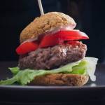 Keto hamburger: 5 sposobów na burgera, które Cię zaskoczą!