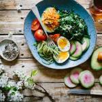 Catering dietetyczny odpowiedzią na potrzeby współczesnego trybu życia – jakie są jego zalety?