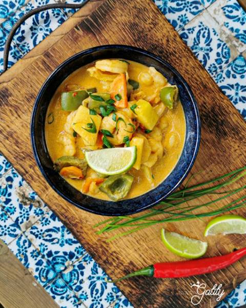 Curry z krewetkami i ananasem