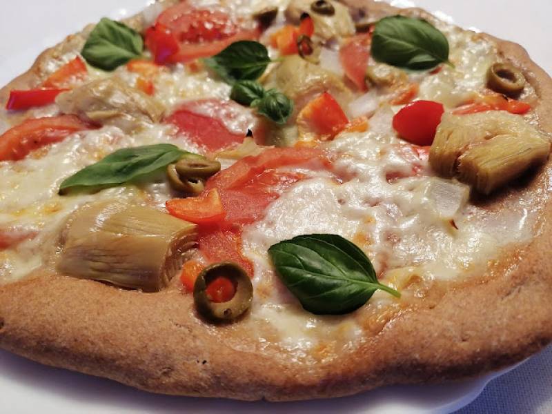 Orkiszowa pizza wegetariańska