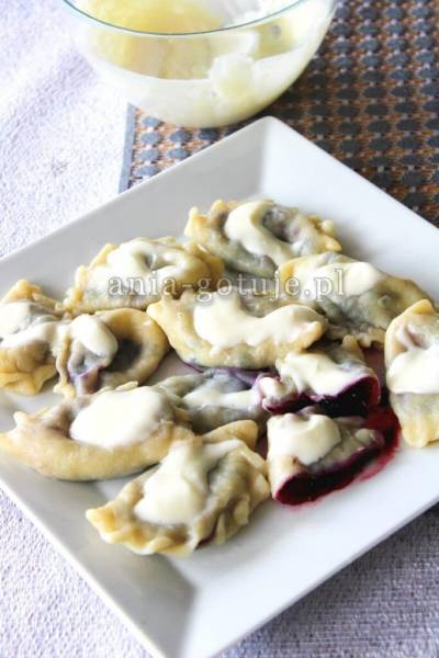 Pierogi z jagodami – przepis babci