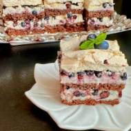 Fantazja – ciasto z bezą, jagodami i kremem grysikowym
