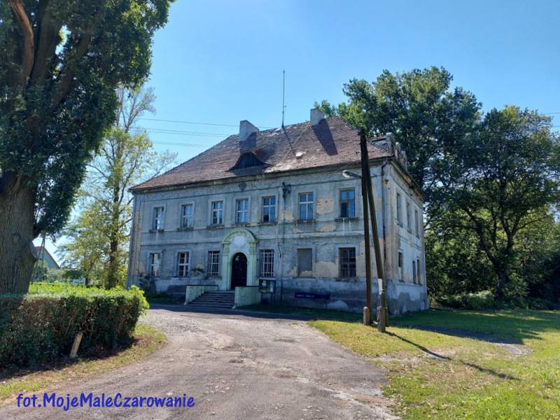 Zabytkowy dwór z 1700 roku w Jastrzębiej woj. dolnośląskie