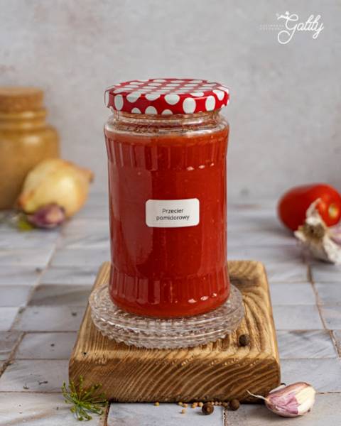 Przecier pomidorowy z cebulą i czosnkiem