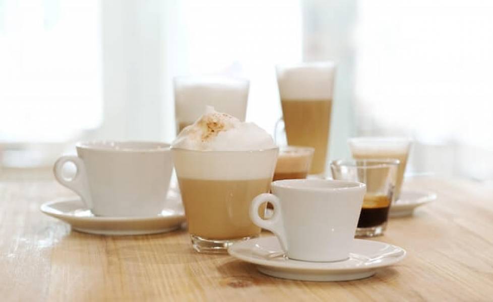 Smak i temperatura kawy – to nie bez znaczenia, jakie filiżanki wybierzesz