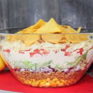 Sałatka Taco – warstwowa sałatka z nachos – PRZEPIS