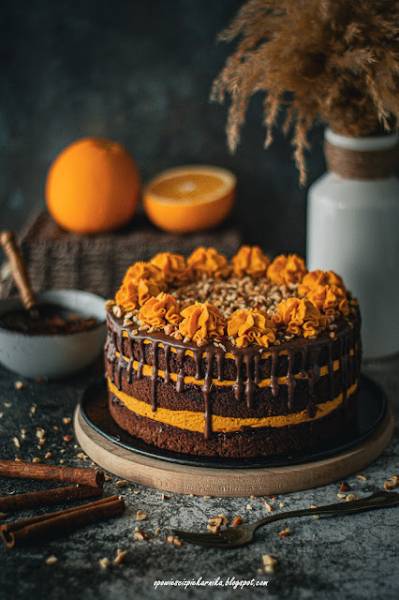 Tort dyniowo-czekoladowy z powidłami śliwkowymi i nutą pomarańczy