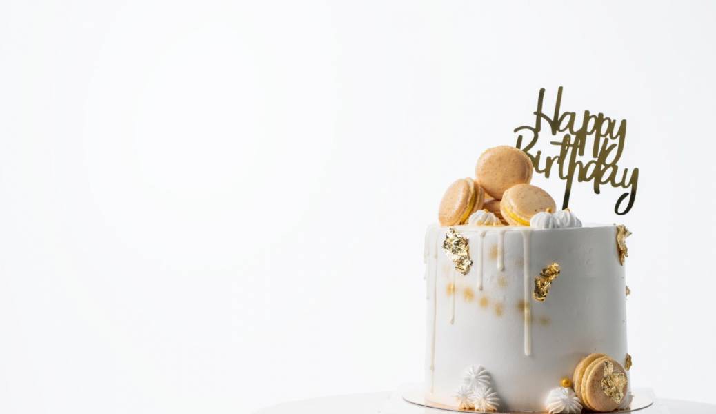 Topper na tort – dlaczego jest tak popularny? Odpowiadamy!