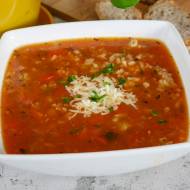 Rozgrzewająca zupa z mięsem i warzywami