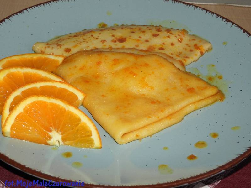 Płonące naleśniki z syropem pomarańczowym - Crêpes Suzette