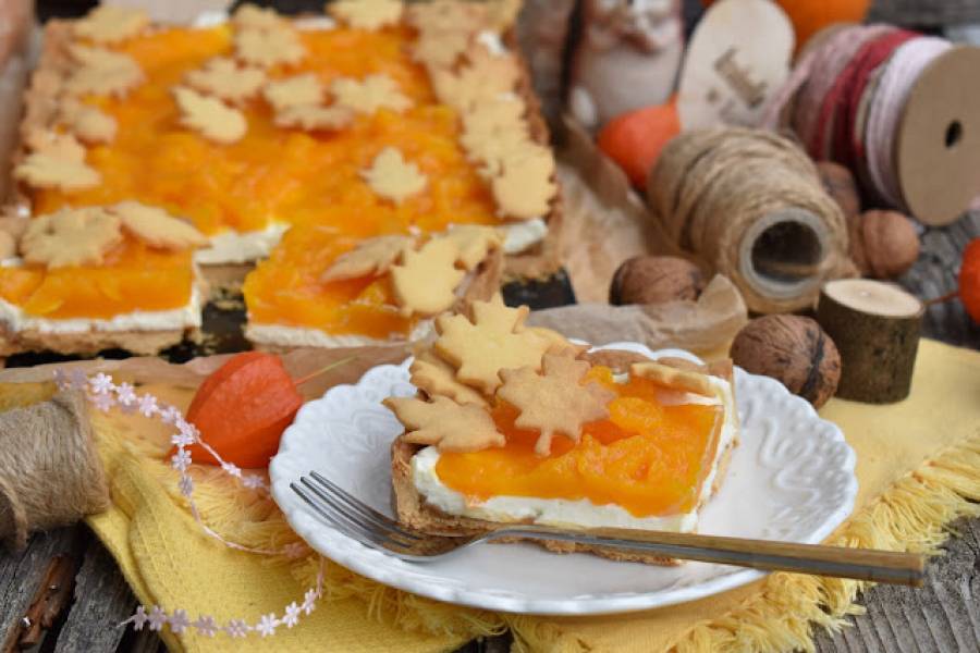 Jesienna tarta z kremem z serka mascarpone i dynią