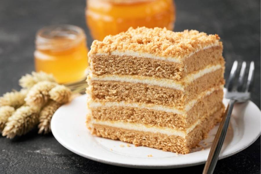 Miodownik – przepisy na ciasto w kilku odsłonach