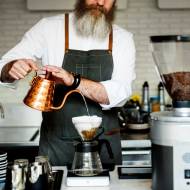 Sztuka parzenia kawy – jak zrobić idealną kawę w kawiarni?