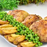 Szybki obiad z udek kurczaka z ziemniakami i groszkiem