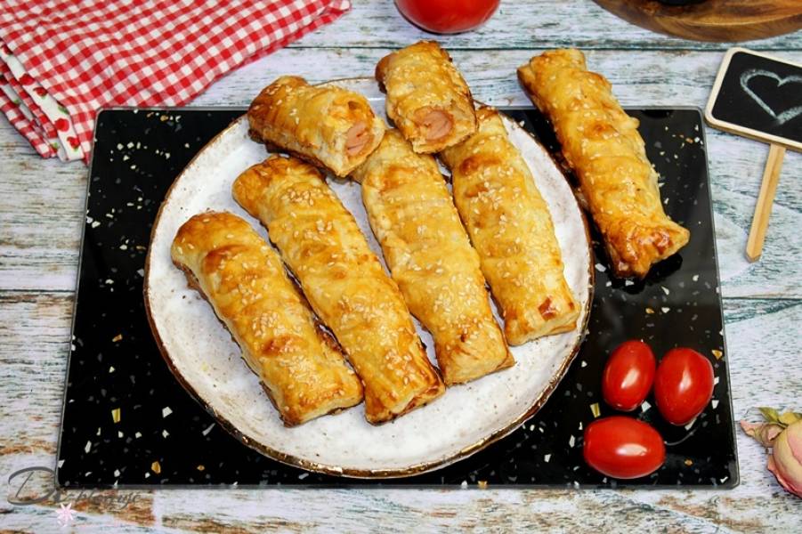 Mini hot dogi z ciasta francuskiego