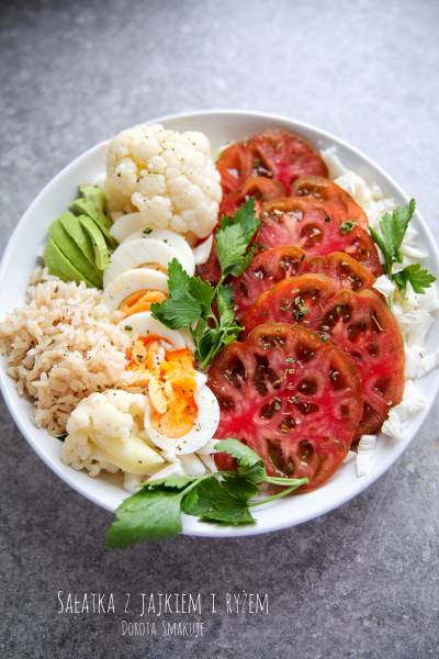 Sałatka z jajkiem i ryżem brązowym – dieta cukrzyca ciążowa