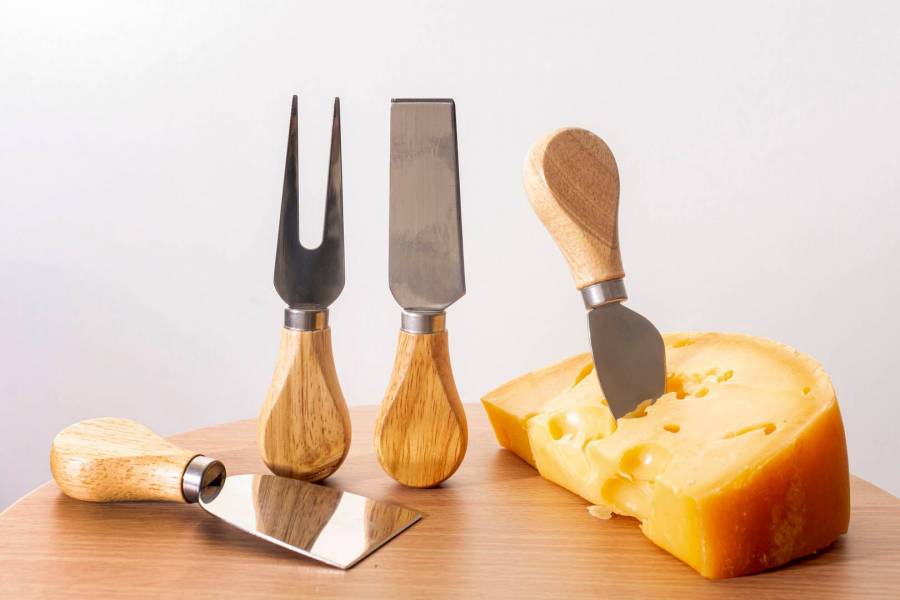 Wybieramy nóż do sera – na co warto zwrócić uwagę?