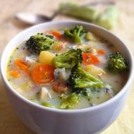 Zupa brokułowa z boczkiem i serem pleśniowym