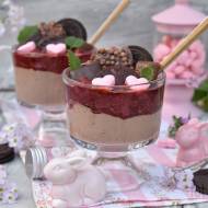 Jogurtowy pudding z chia i musem truskawkowym