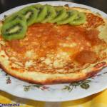 Omlet białkowy z kiwi i miodem
