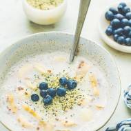 Nowość na śniadanie – zupa mleczna na mleku migdałowym z nasionami
