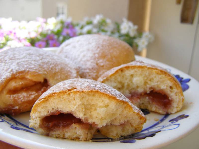 pączki na suchych drożdżach pieczone w piekarniku..