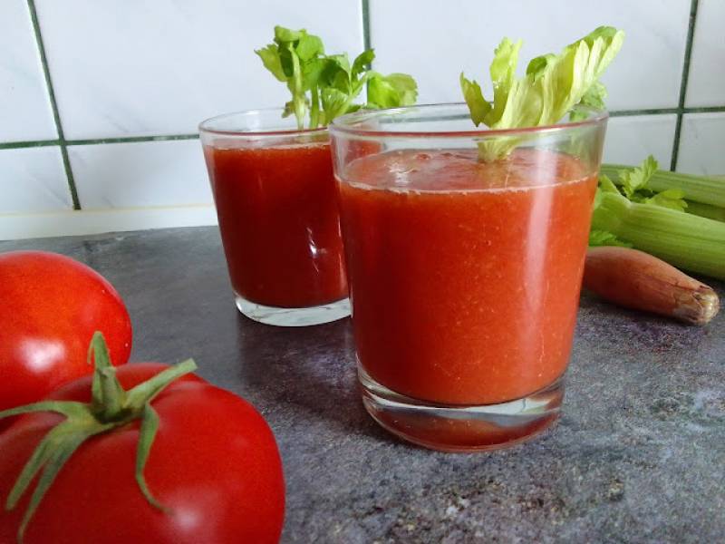 Koktajl pomidorowy z selerem naciowym