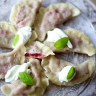 Najlepsze ciasto na pierogi i przepis na pierogi z truskawkami