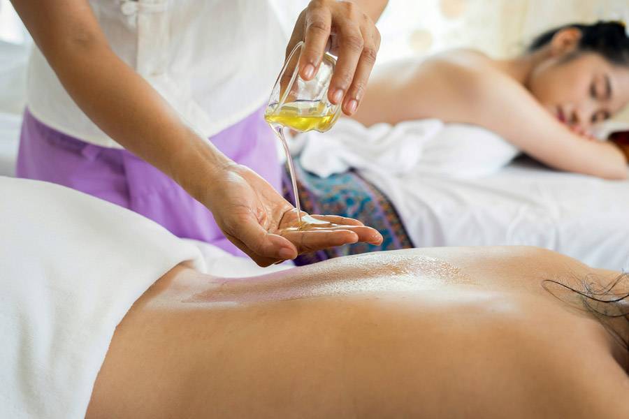 Naturalne składniki nie tylko w kuchni – co warto wiedzieć o masażach relaksacyjnych?