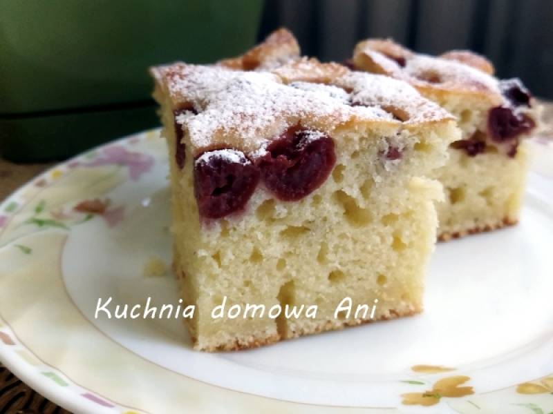 Ciasto na kefirze z owocami bez użycia miksera