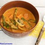 Curry z batatem i szparagami