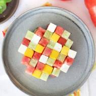 Sałatka Tetris – sałatka z serem feta i mango