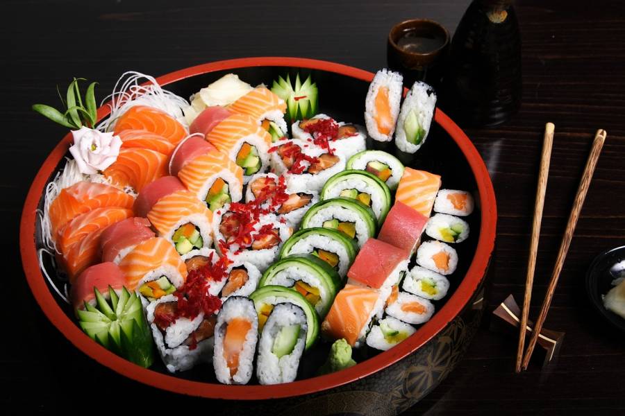 Sushi: Tradycja, Smak i Sztuka Japońskiej Kuchni