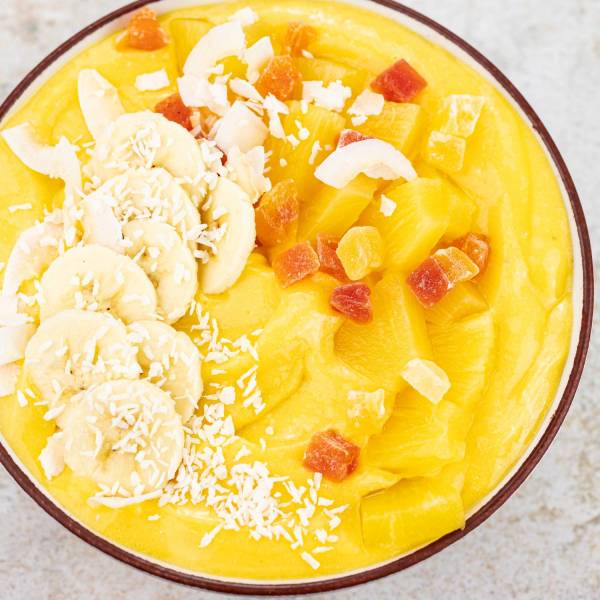 Smoothie bowl tropikalne