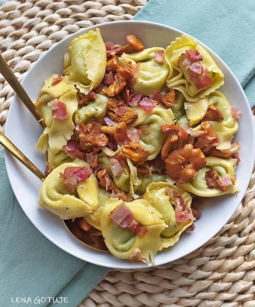 Tortelloni z kurkami i boczkiem